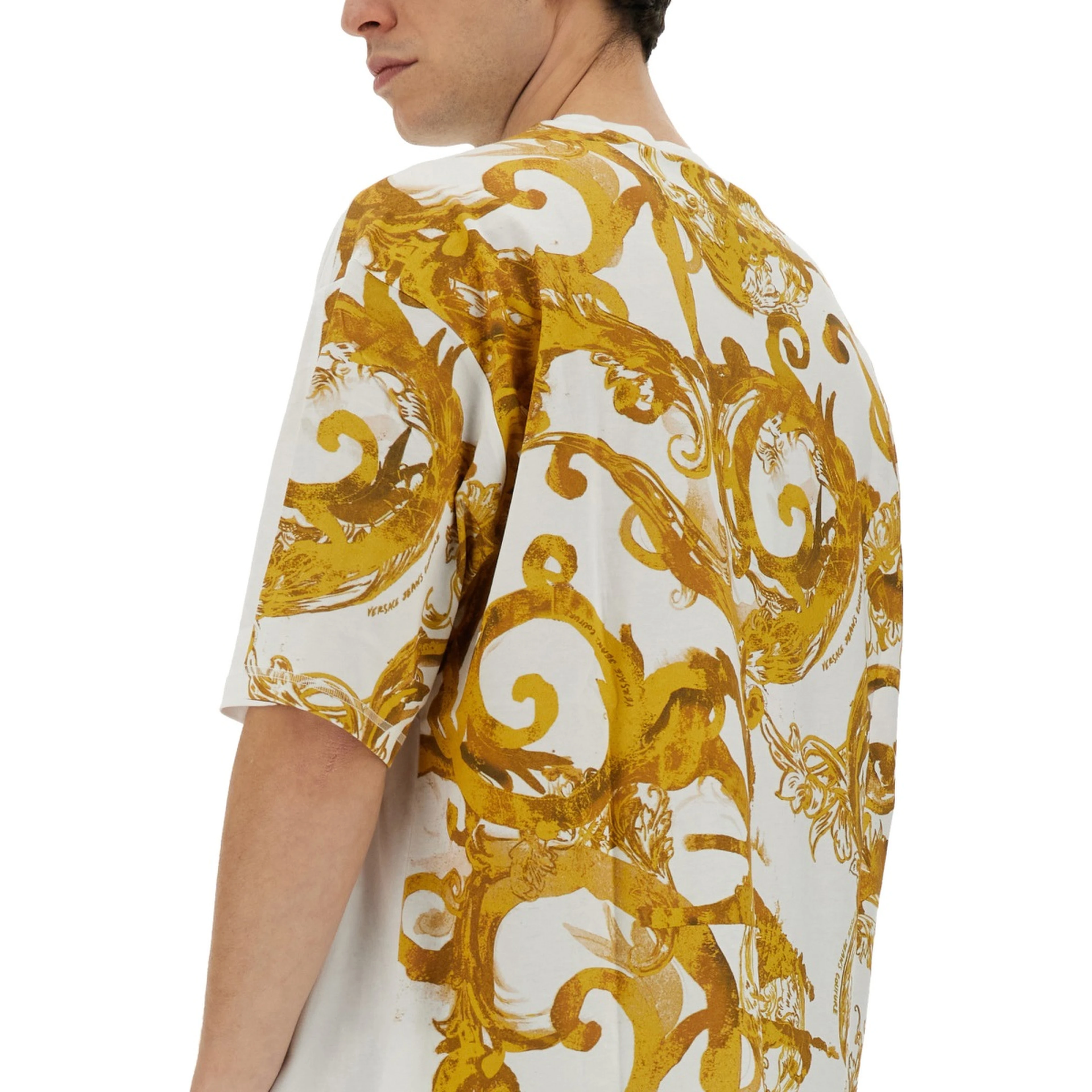 T-SHIRT WITH LOGO