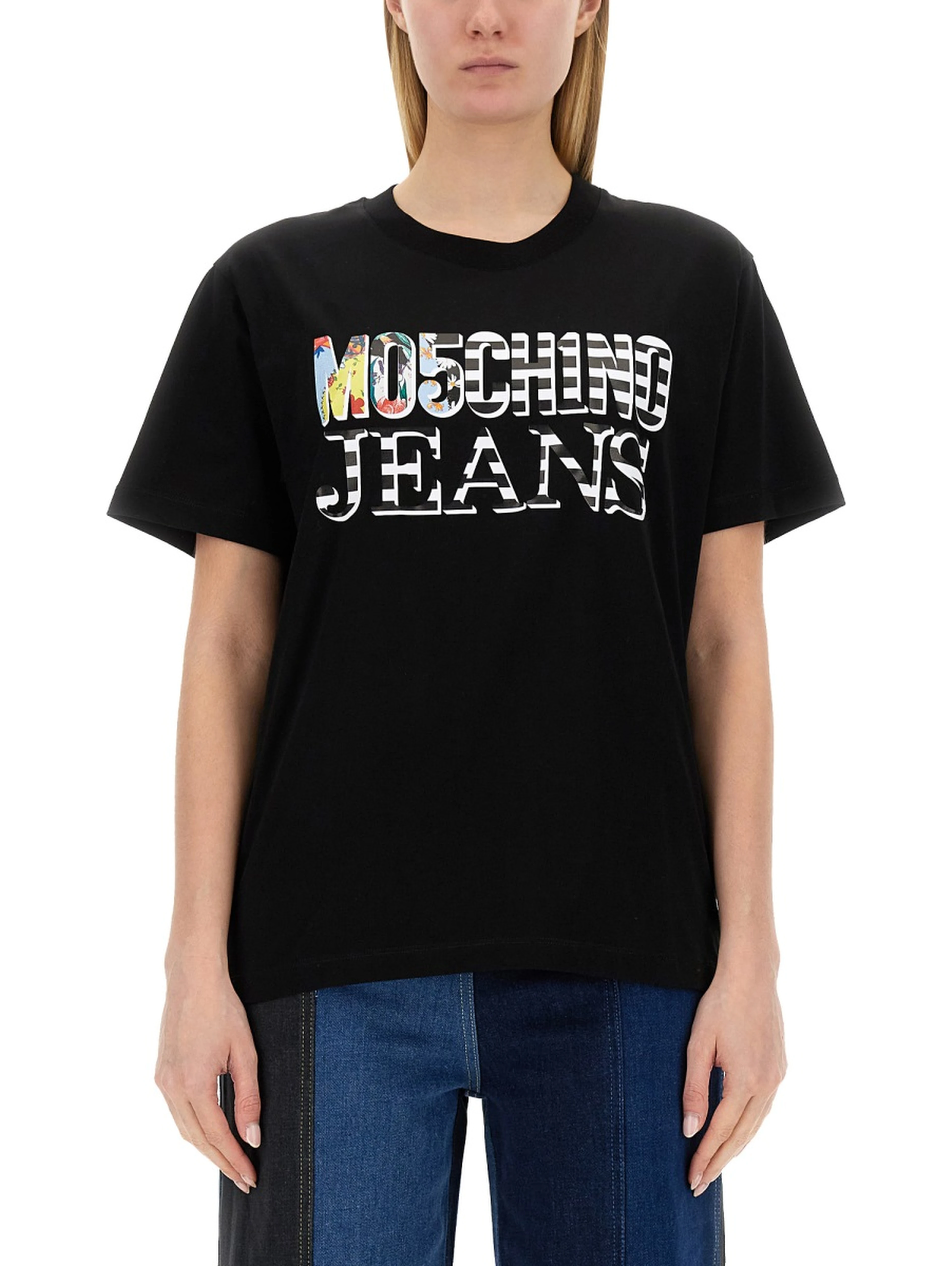 T-SHIRT WITH LOGO