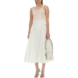 قمصان تحمل شعارًا