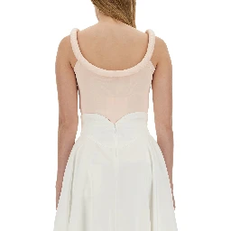 قمصان تحمل شعارًا