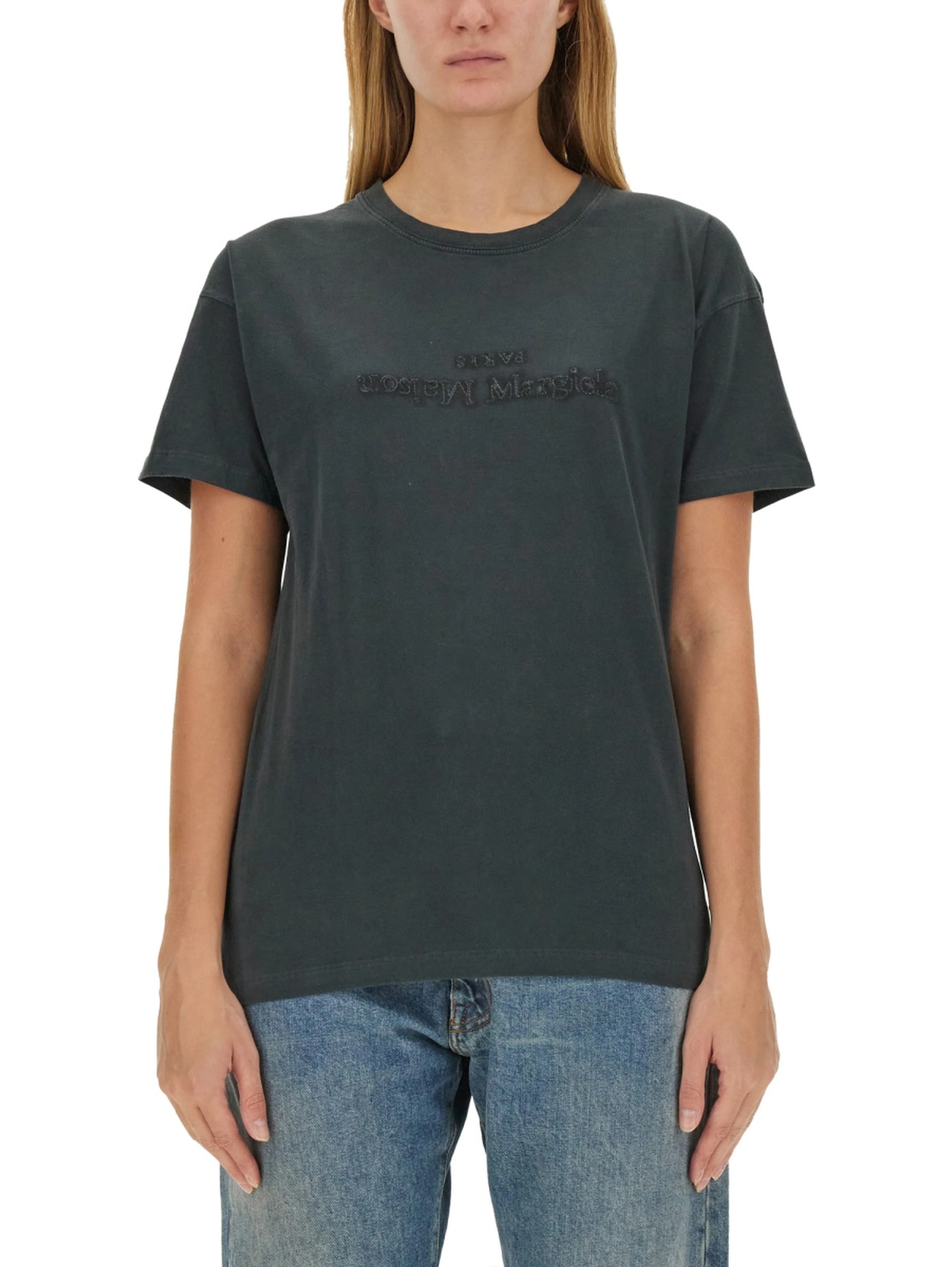 T-SHIRT WITH LOGO