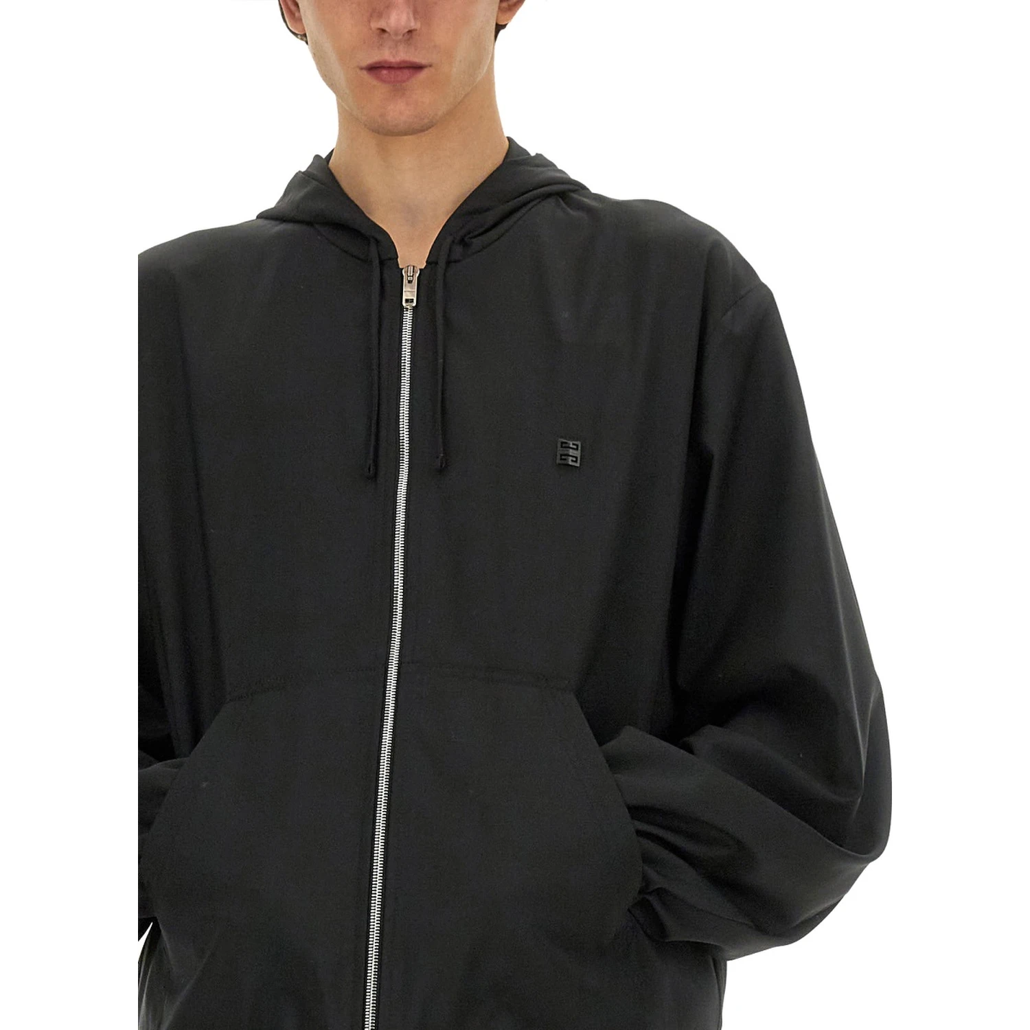 ZIP SWEATSHIRT.