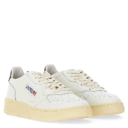 MEDALIST LOW SNEAKER