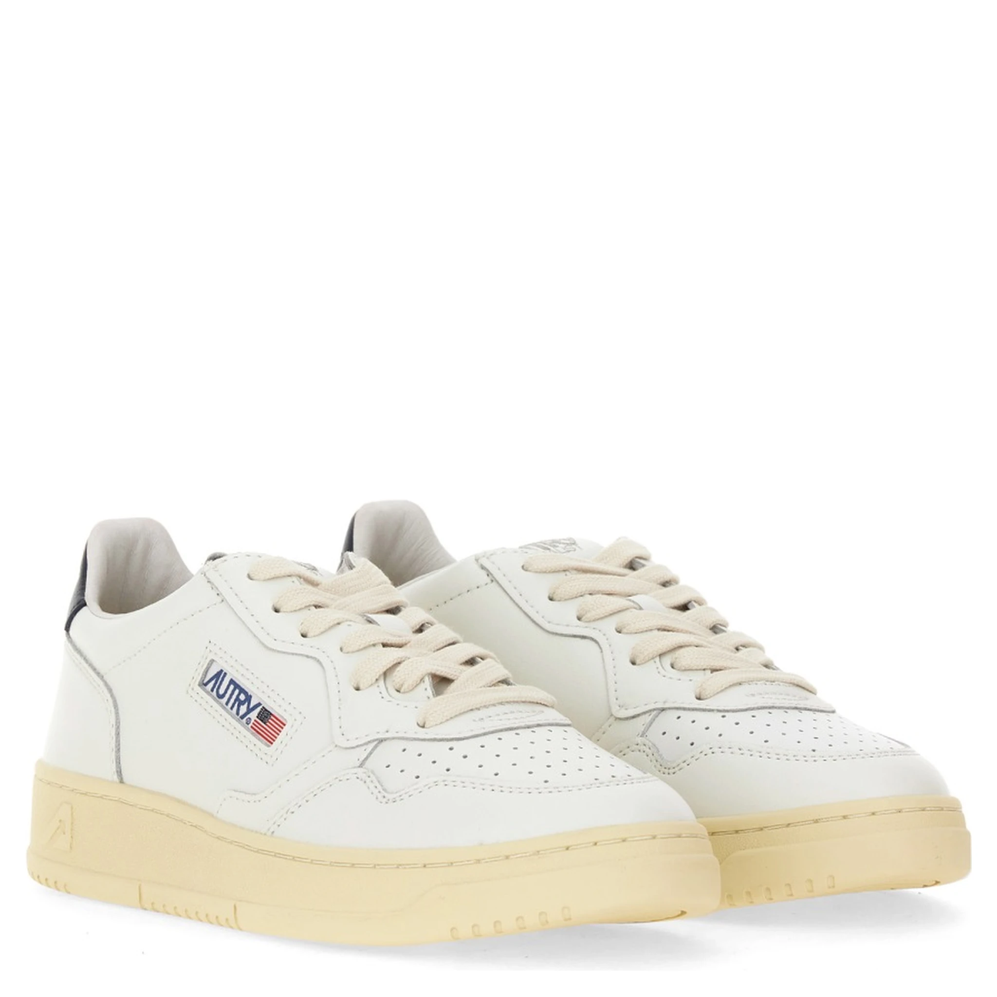 MEDALIST LOW SNEAKER