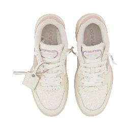 SNEAKER OUT OF OFFICE