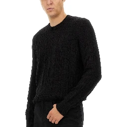 قميص بقصة عادية