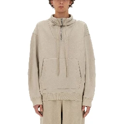 ZIP SWEATSHIRT.