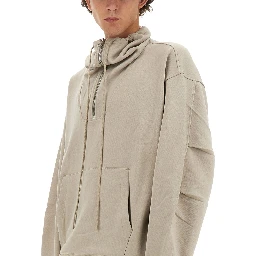 ZIP SWEATSHIRT.