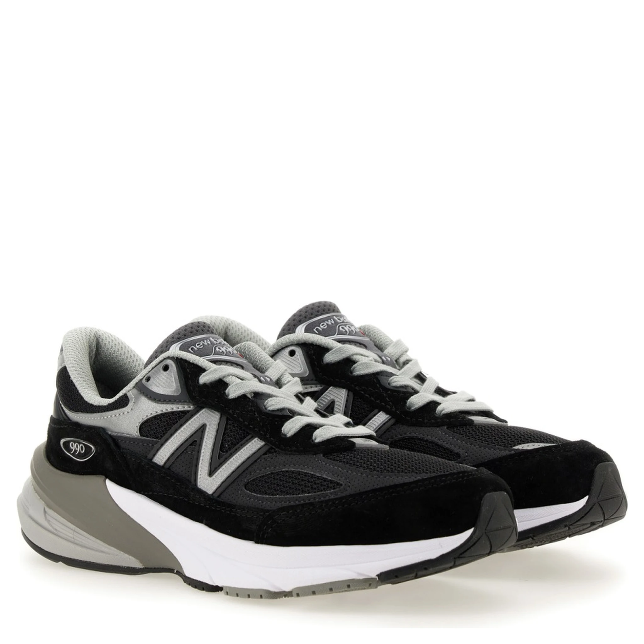 حذاء رياضي 990v6