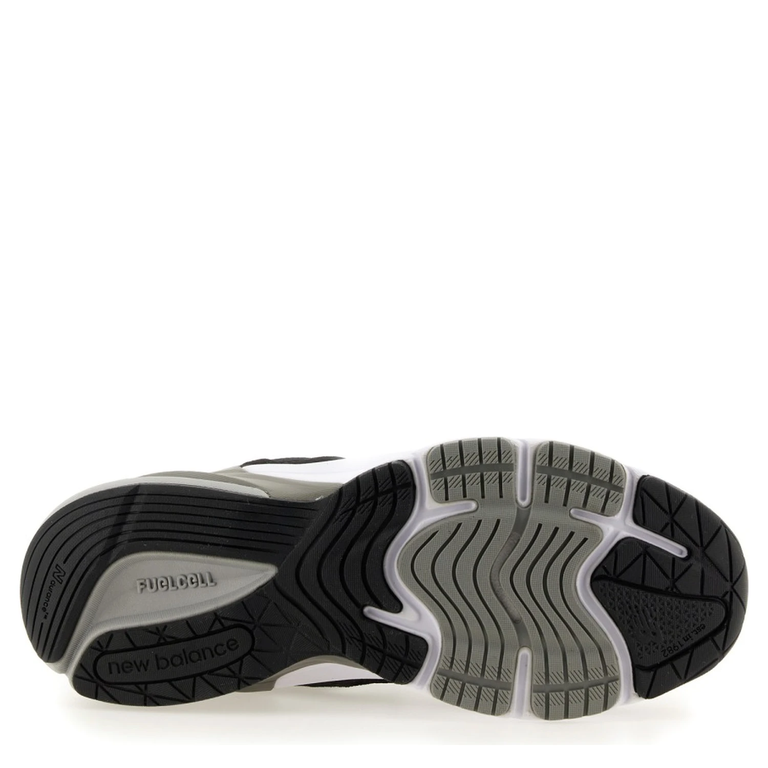حذاء رياضي 990v6