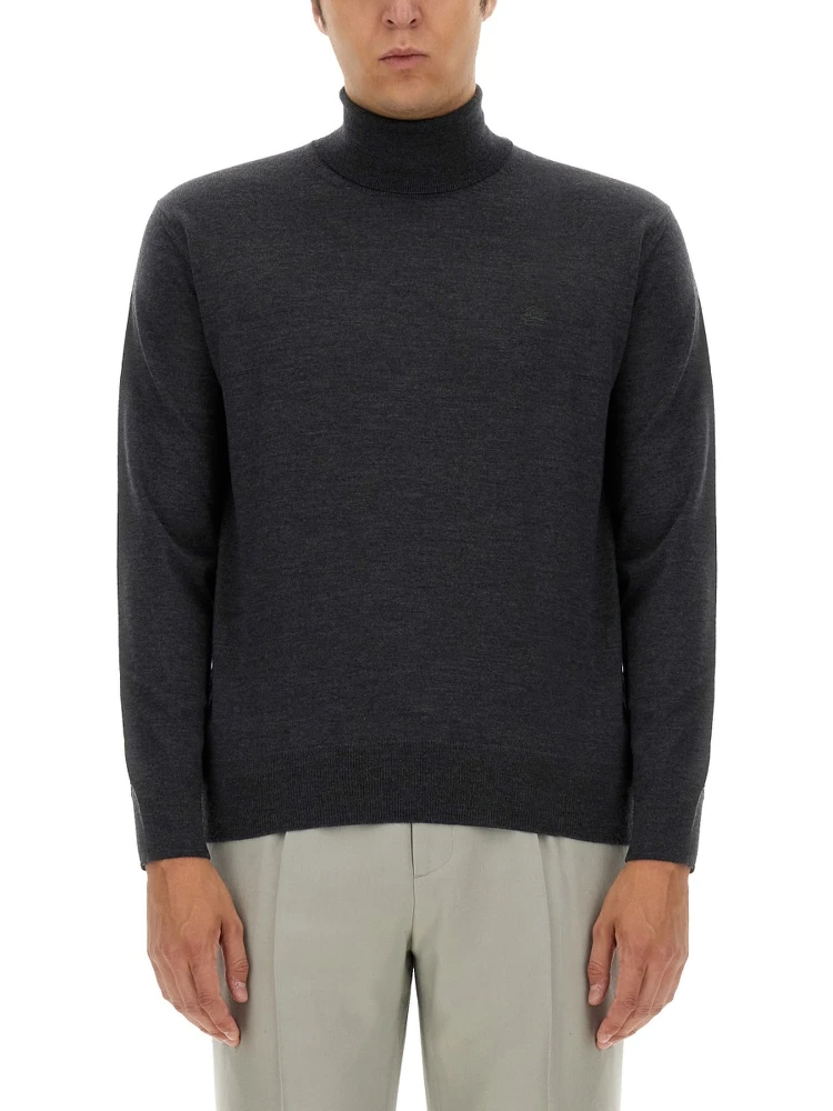 TURTLENECK WITH EMBROIDERY