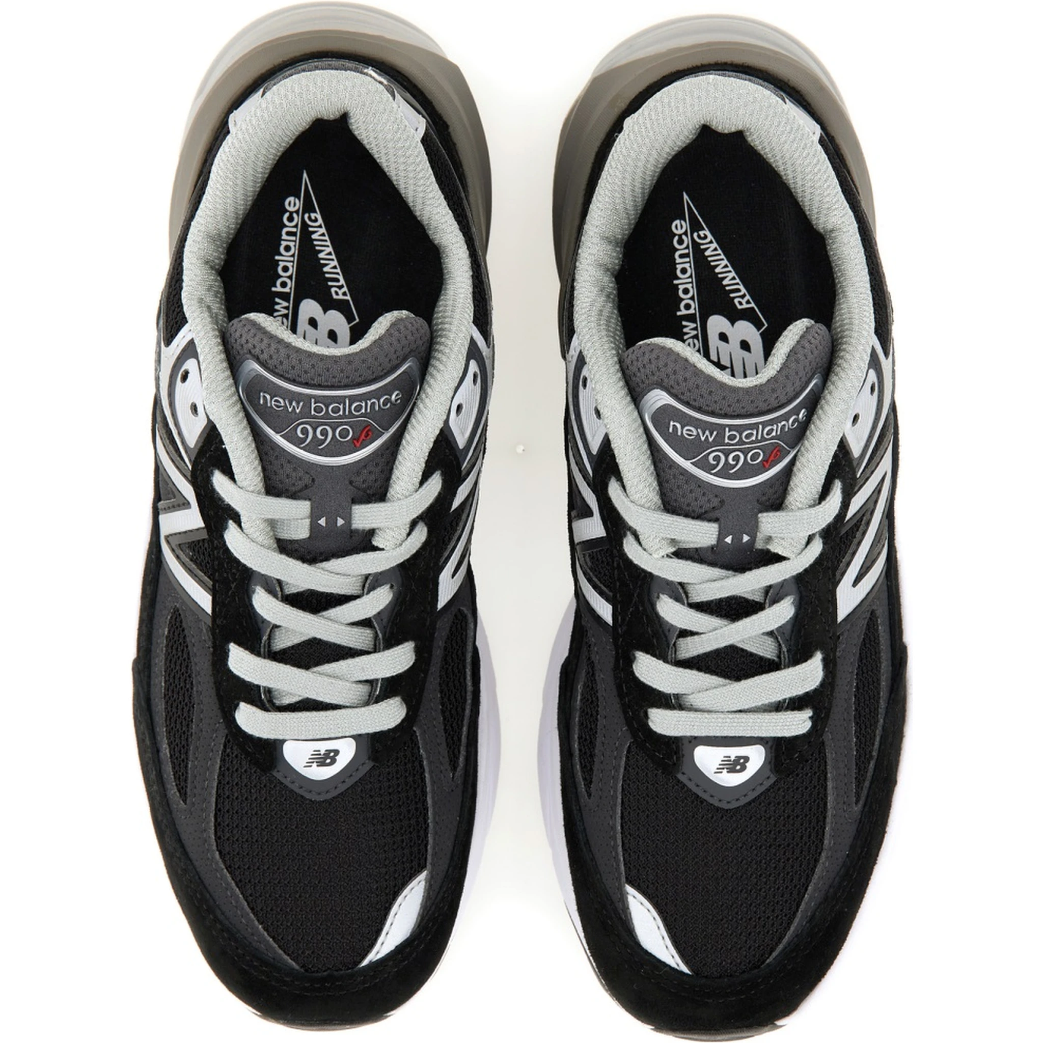 حذاء رياضي 990v6