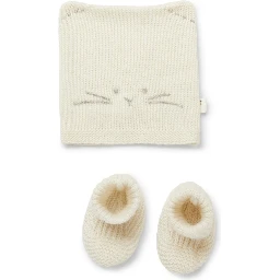 tricot hat and shoes