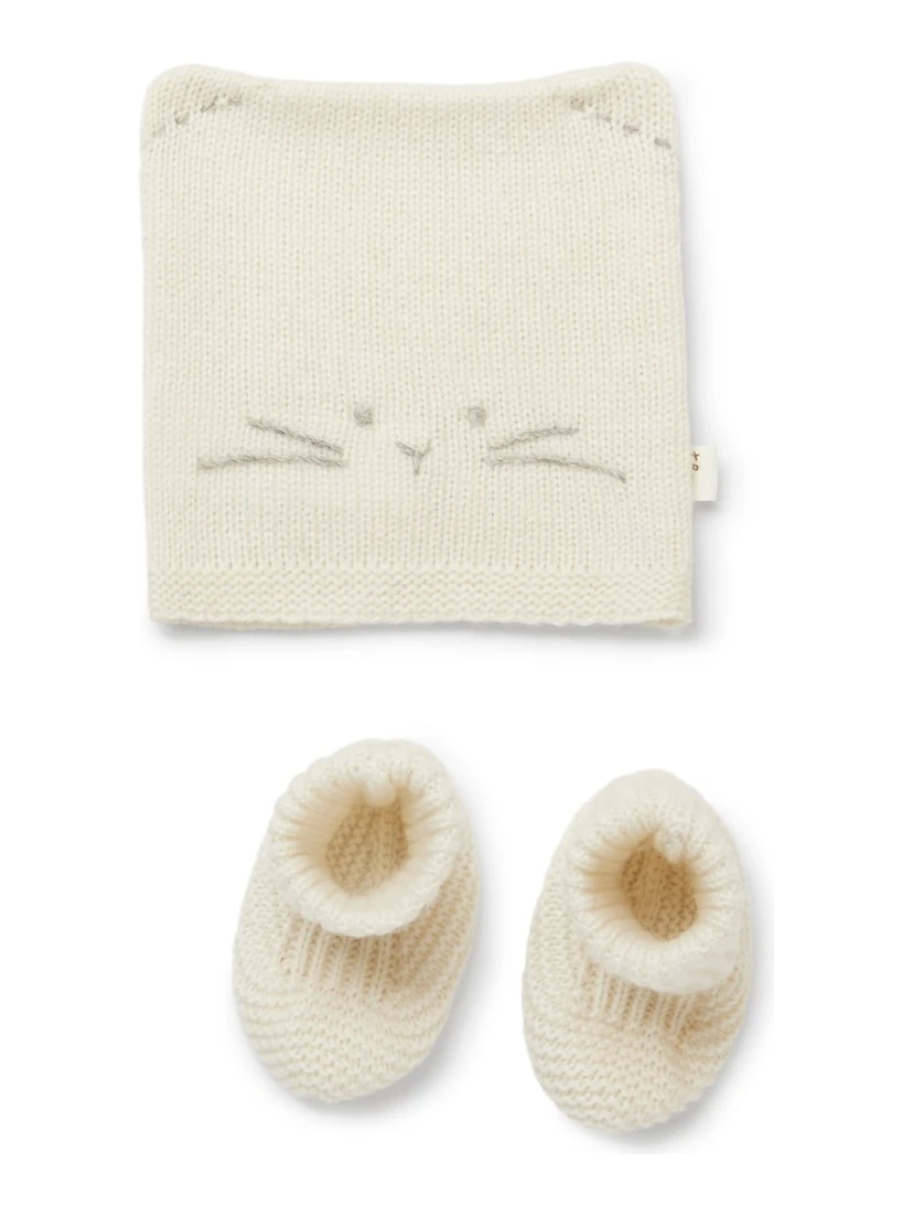 tricot hat and shoes