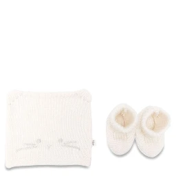 tricot hat and shoes