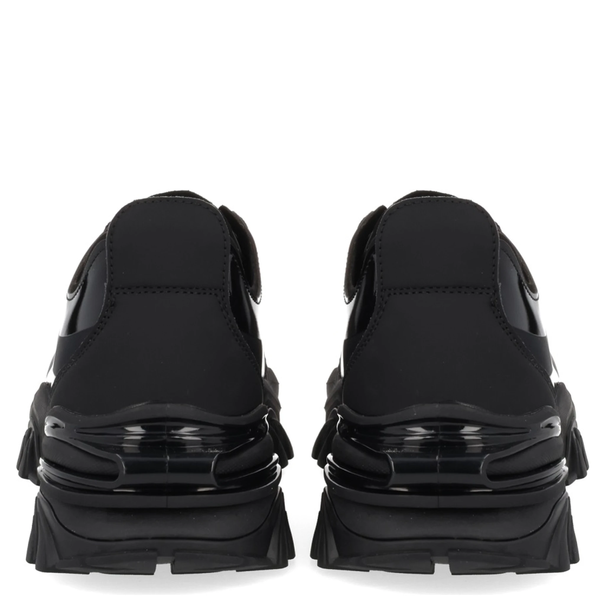 "NEW TRAIL" SNEAKER
