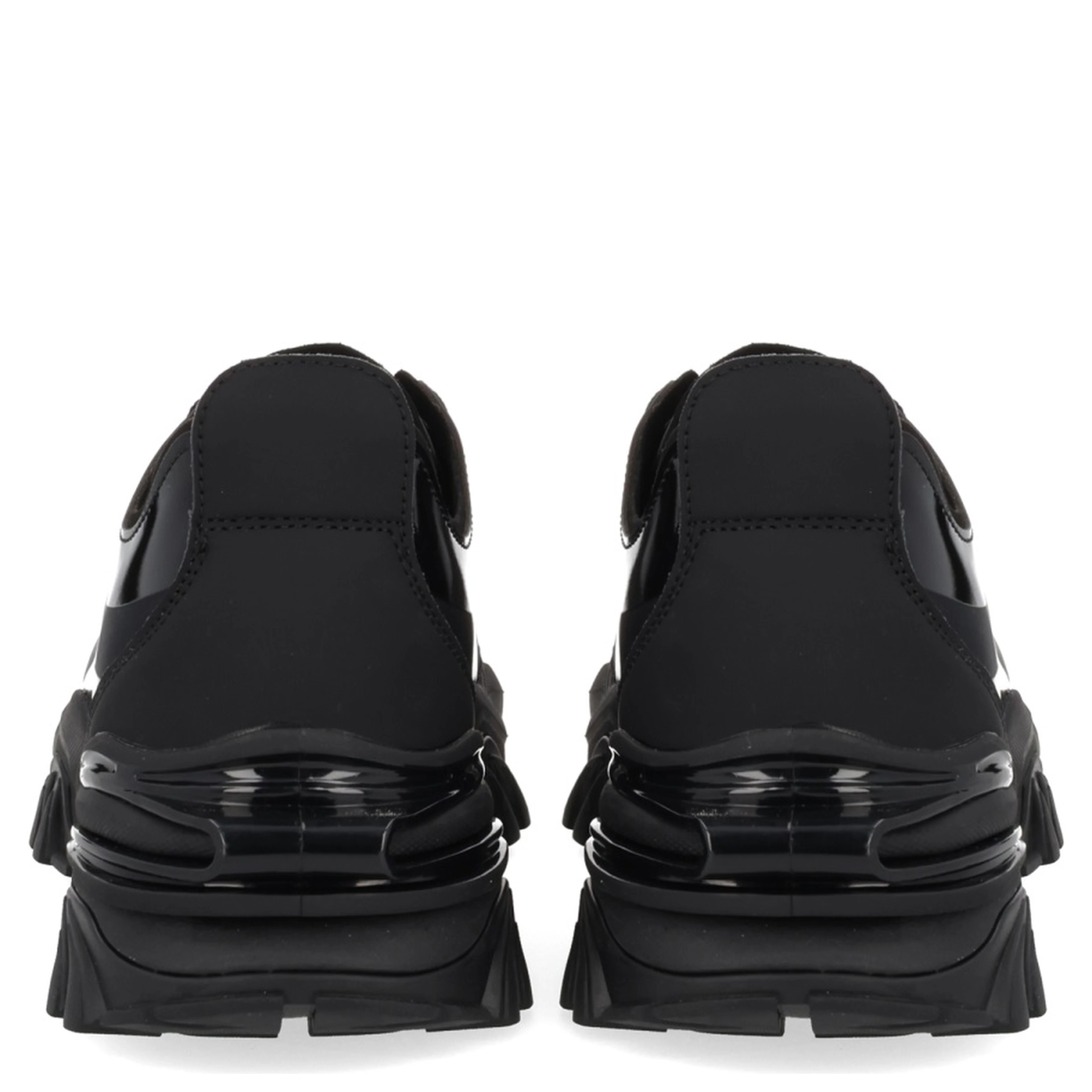 "NEW TRAIL" SNEAKER