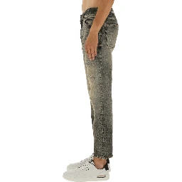 JEANS IN DENIM