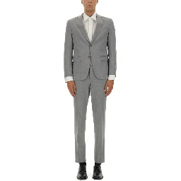 فستان بقصة ضيقة