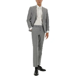 فستان بقصة ضيقة