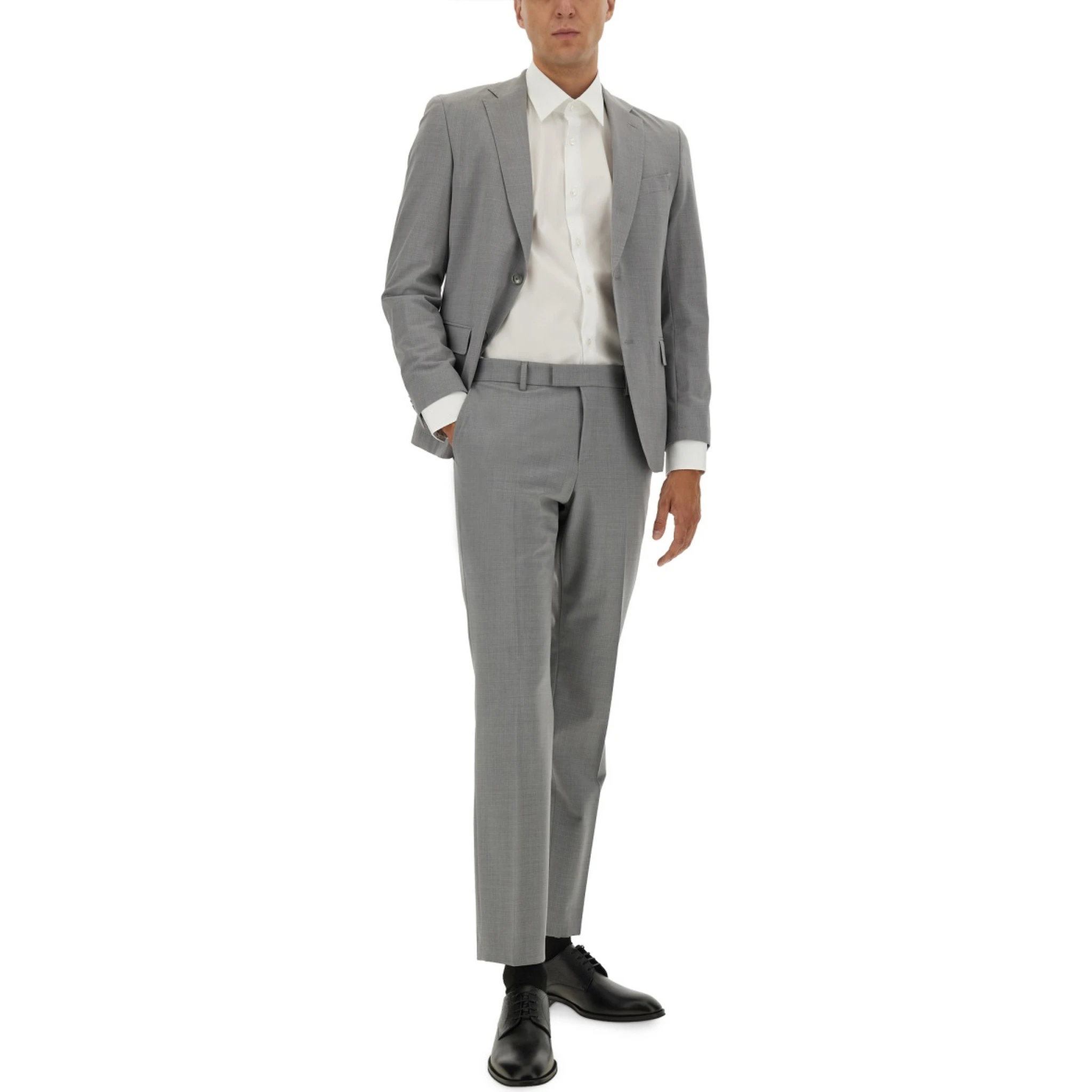 فستان بقصة ضيقة