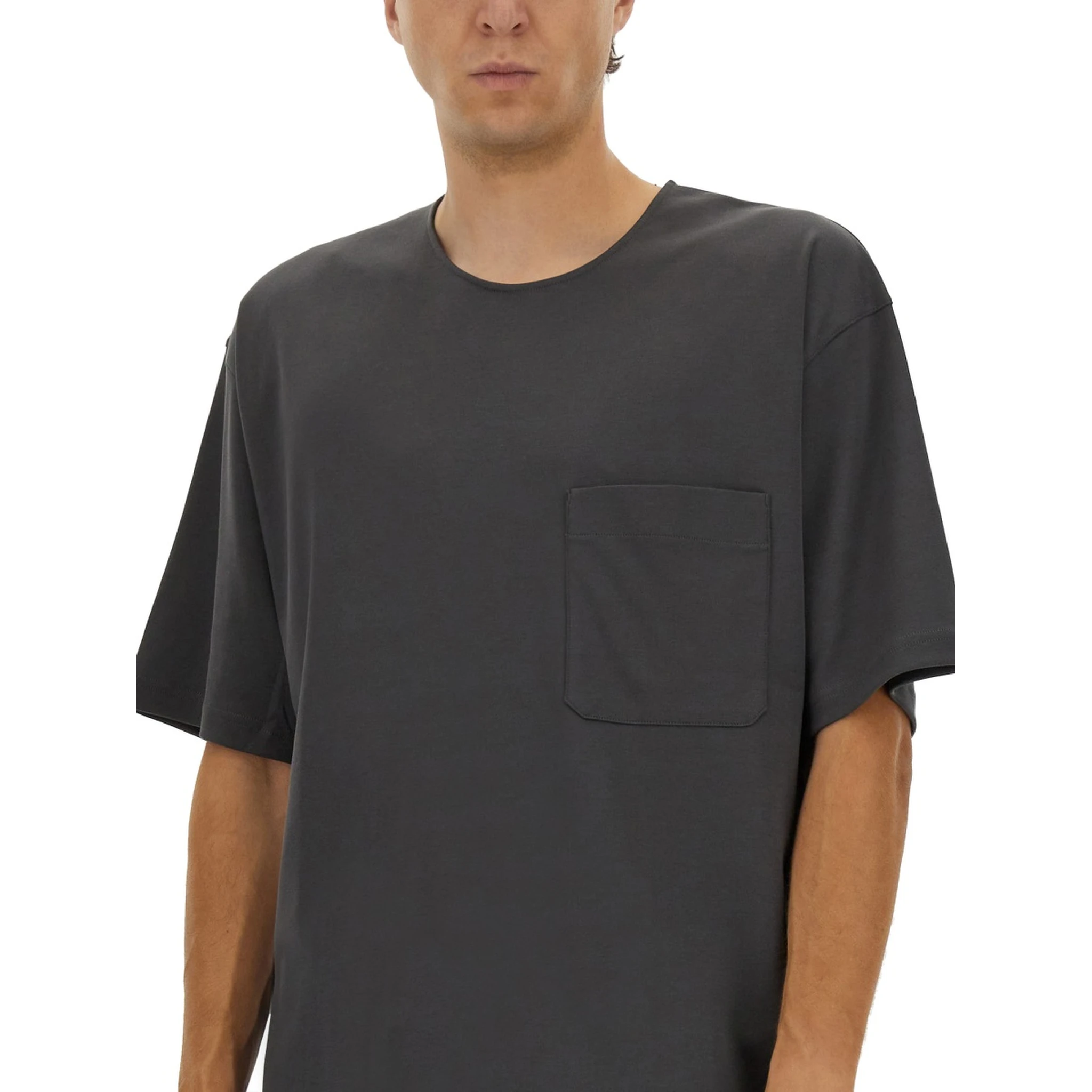 تيشيرت بقصة مريحة