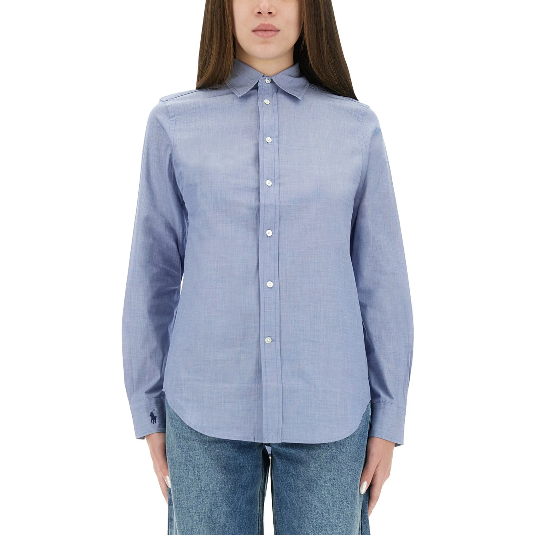 قميص بشعار مطرز