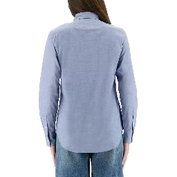 قميص بشعار مطرز