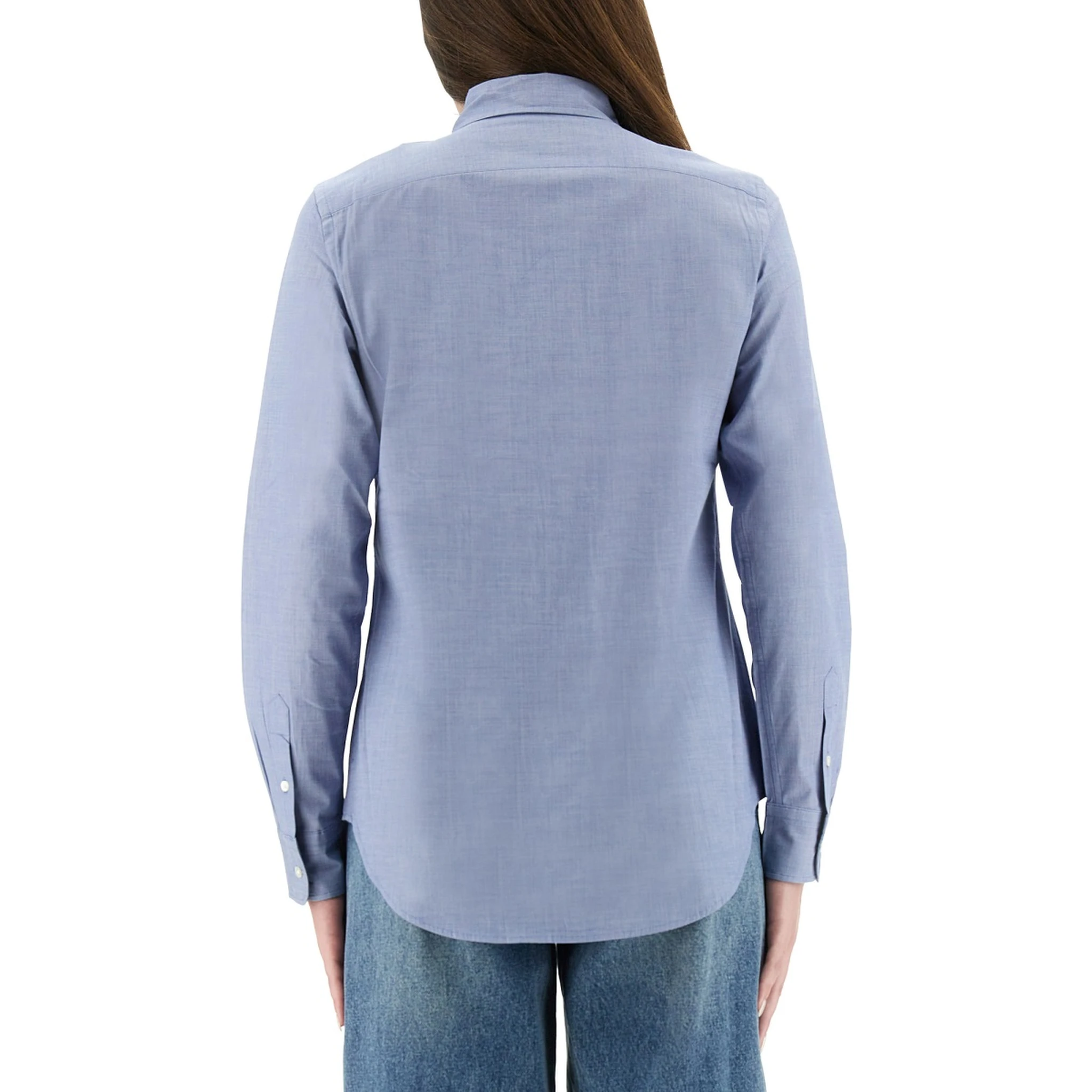 قميص بشعار مطرز