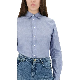 قميص بشعار مطرز