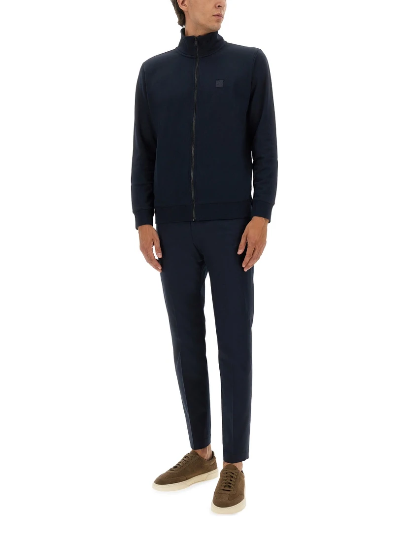 ZIP SWEATSHIRT.