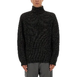 كنزة بياقة عالية