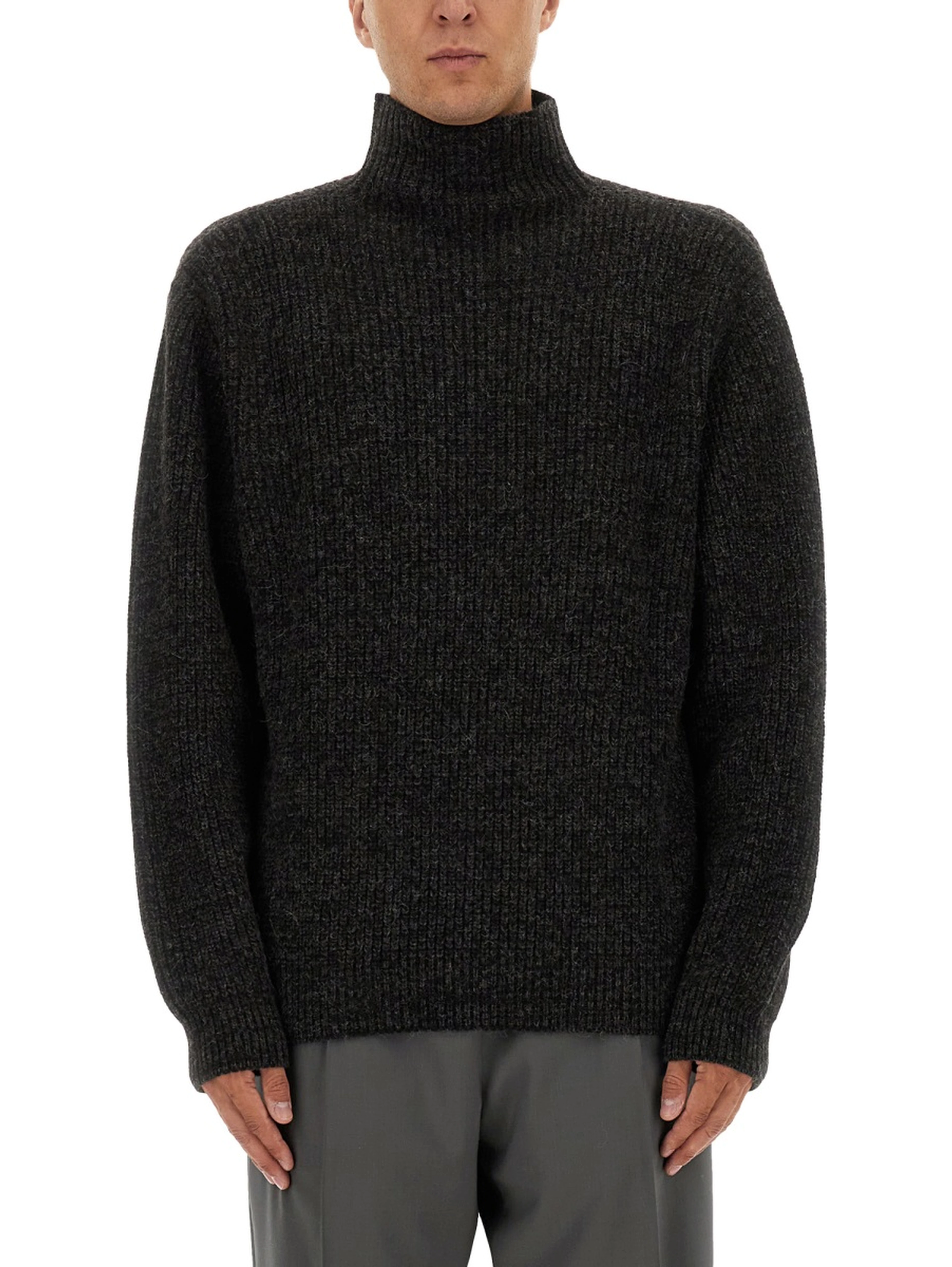 TURTLENECK SWEATER