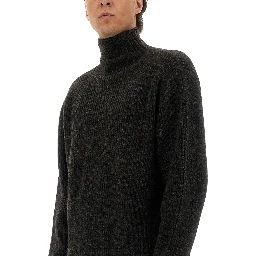 كنزة بياقة عالية