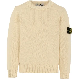 قميص رياضي بشعار