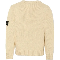 قميص رياضي بشعار