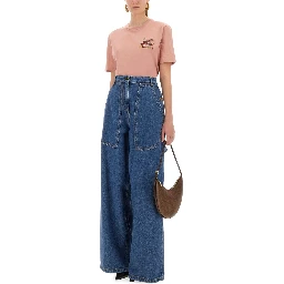 تي شيرت عليه صورة بيغاسوس