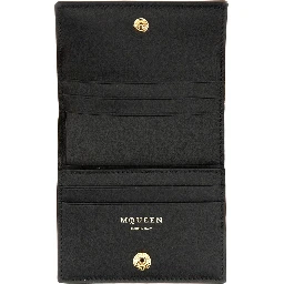 محفظة بشعار