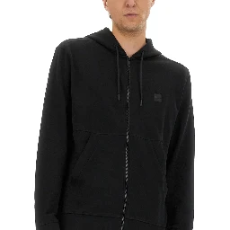 كنزة قطنية بشعار