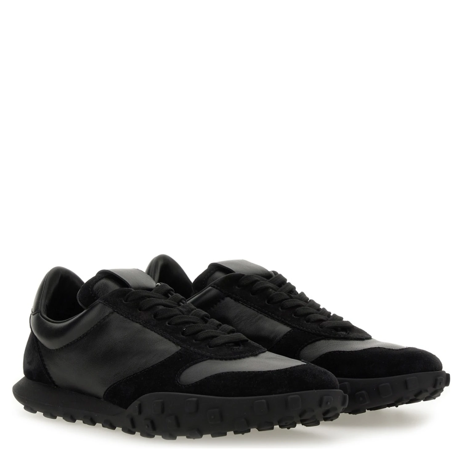 LOW TOP SNEAKER