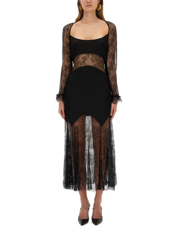 فستان طويل من الدانتيل