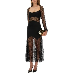 فستان طويل من الدانتيل