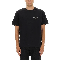 تي شيرت بقصة عادية