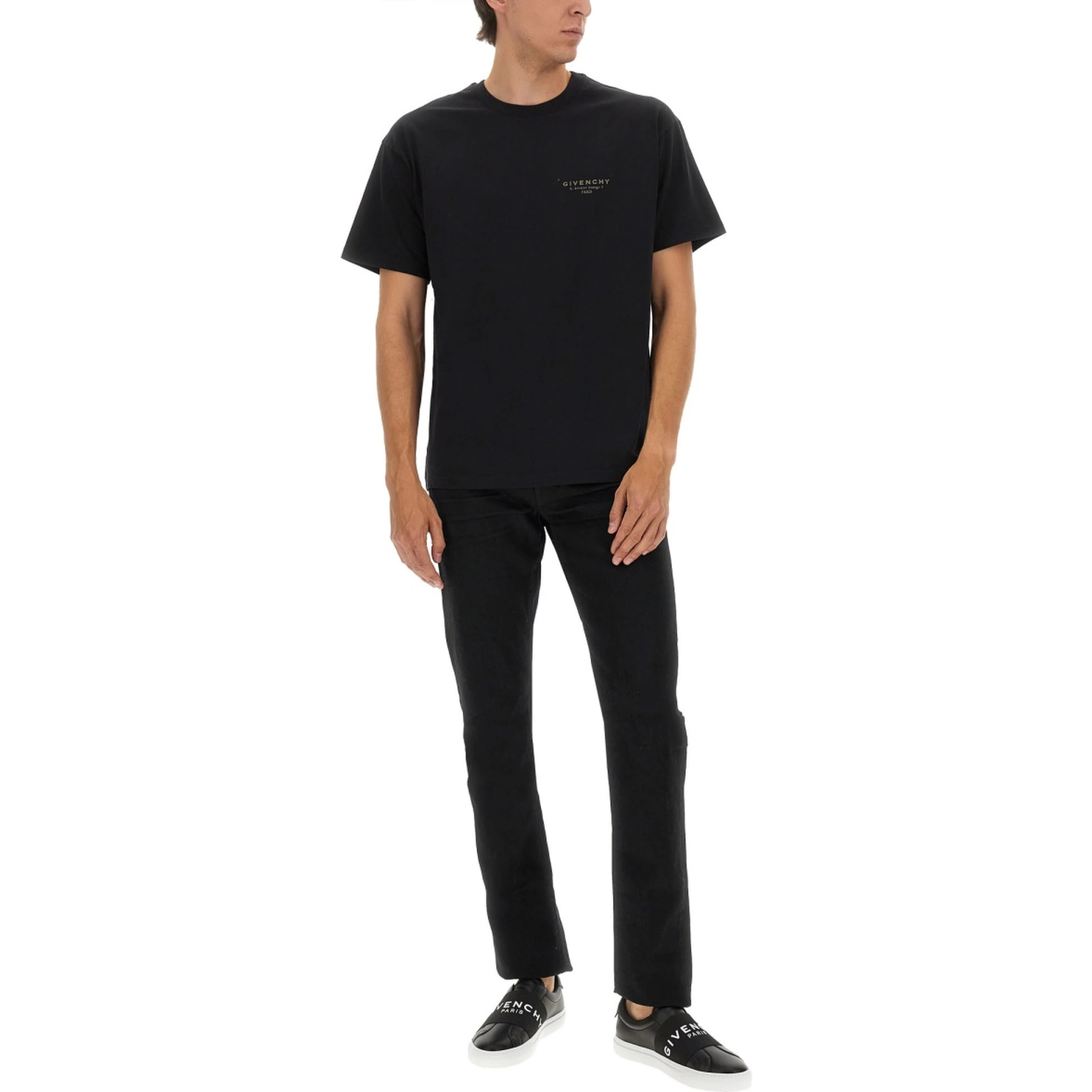 تي شيرت بقصة عادية