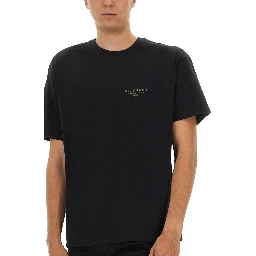 تي شيرت بقصة عادية