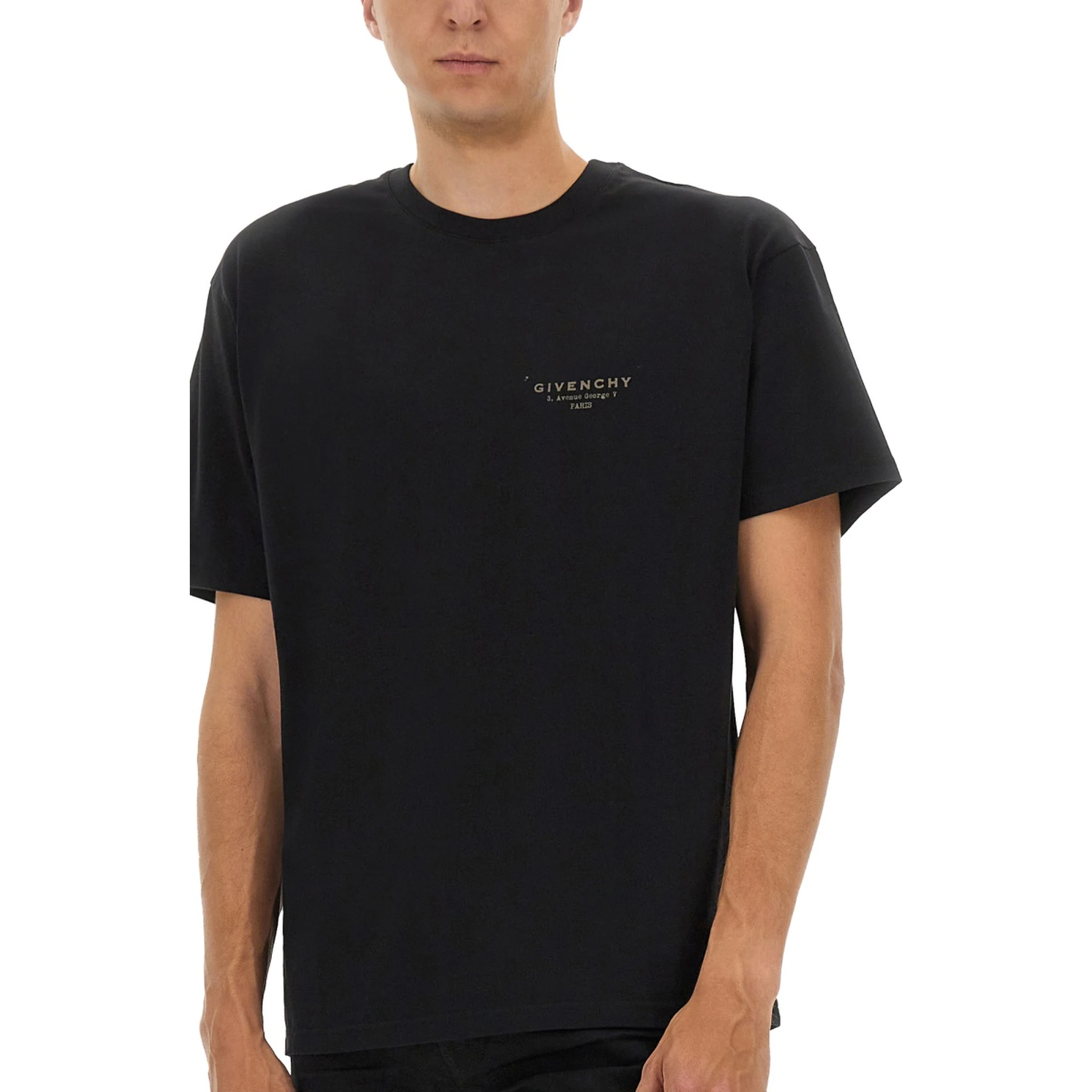 تي شيرت بقصة عادية