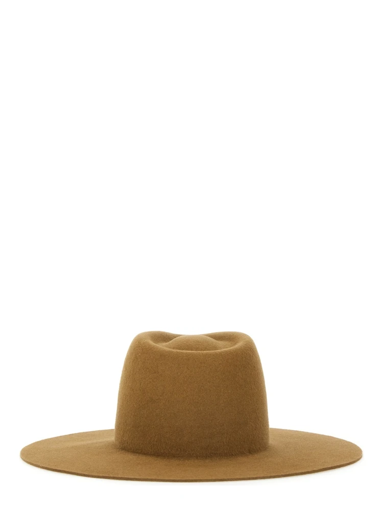 قبعة بشعار alternative