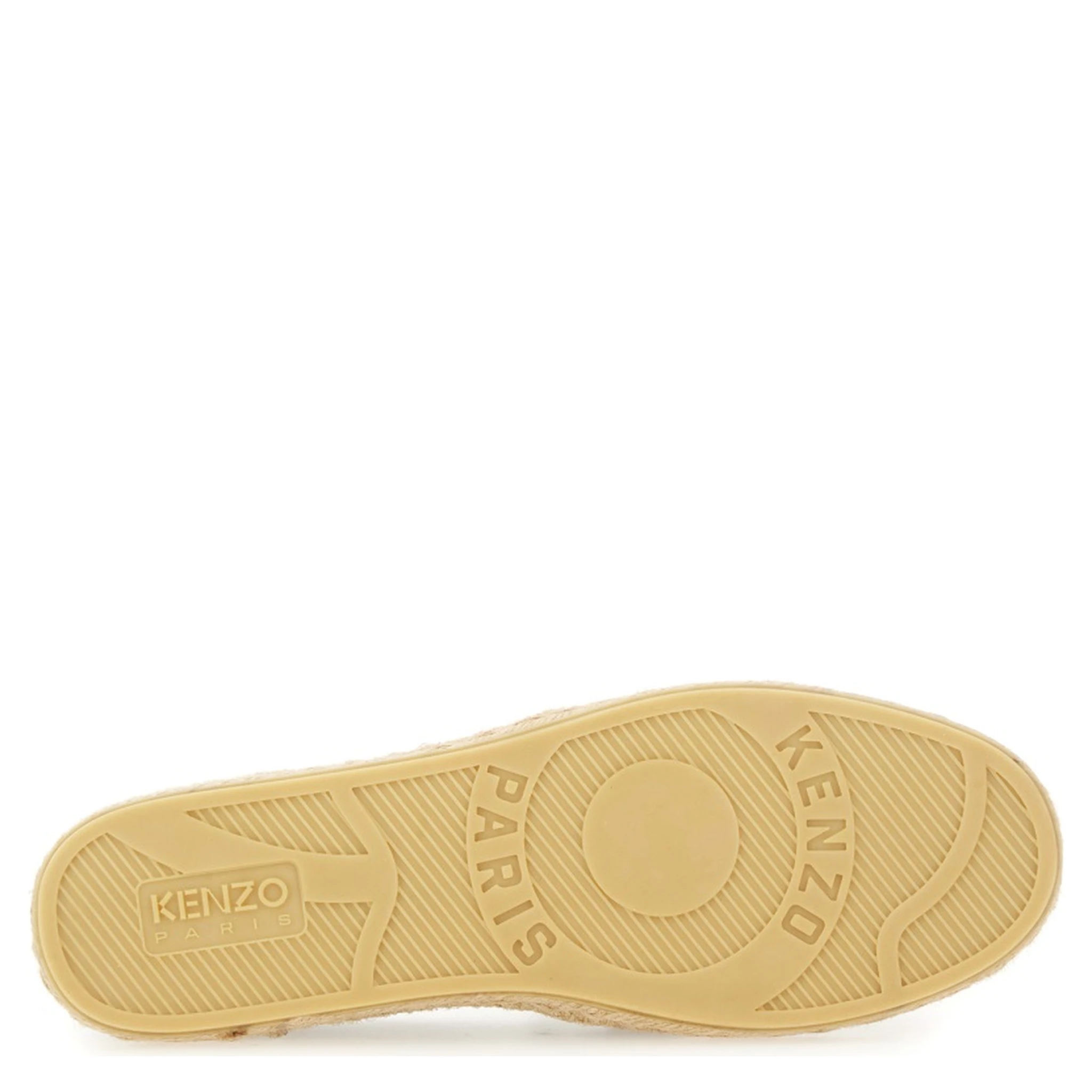 حذاء إسبادريل مطرز بشعار