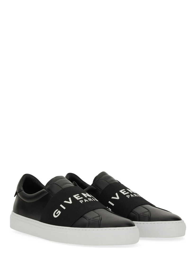 LOW TOP SNEAKER WITH LOGO