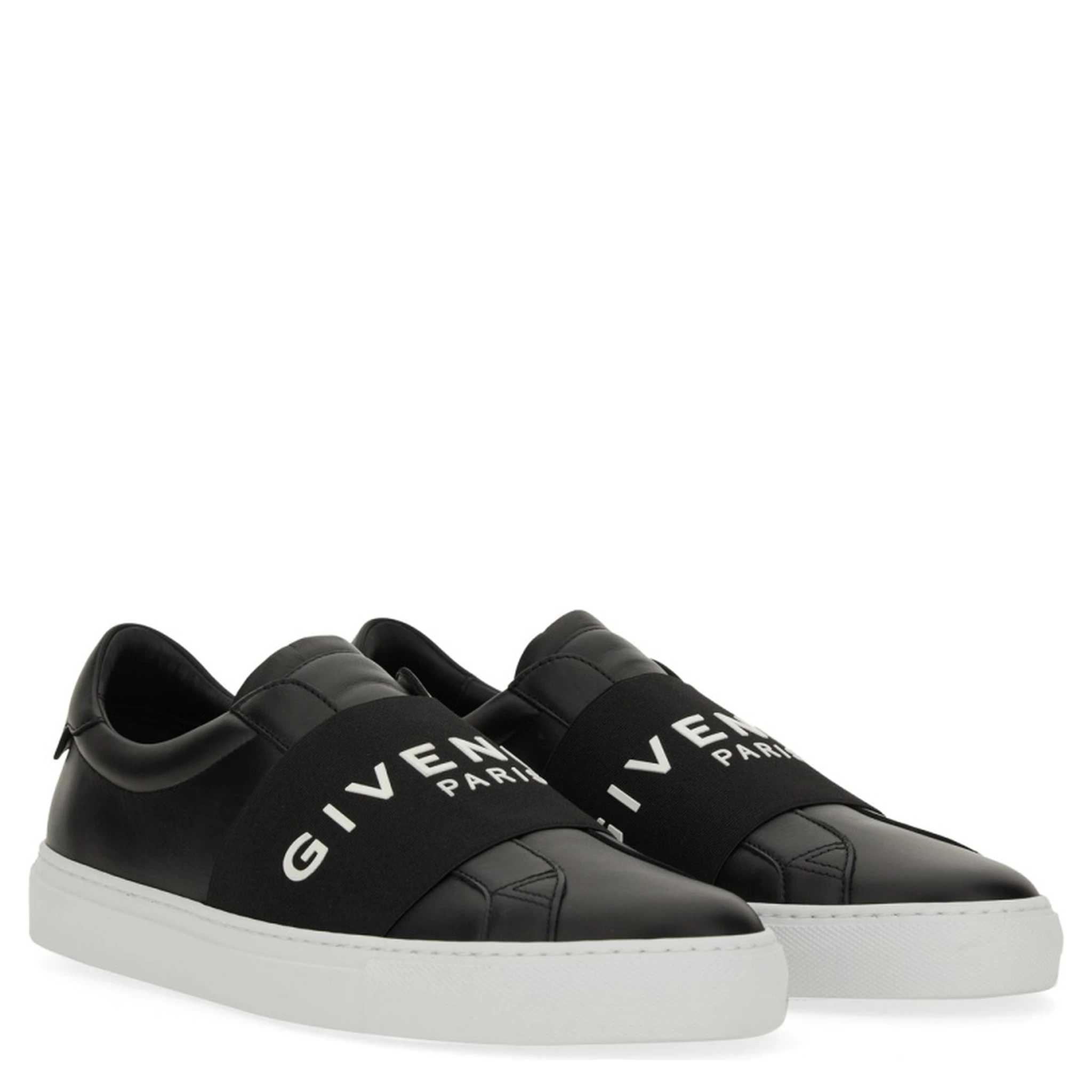 حذاء رياضي منخفض مع شعار